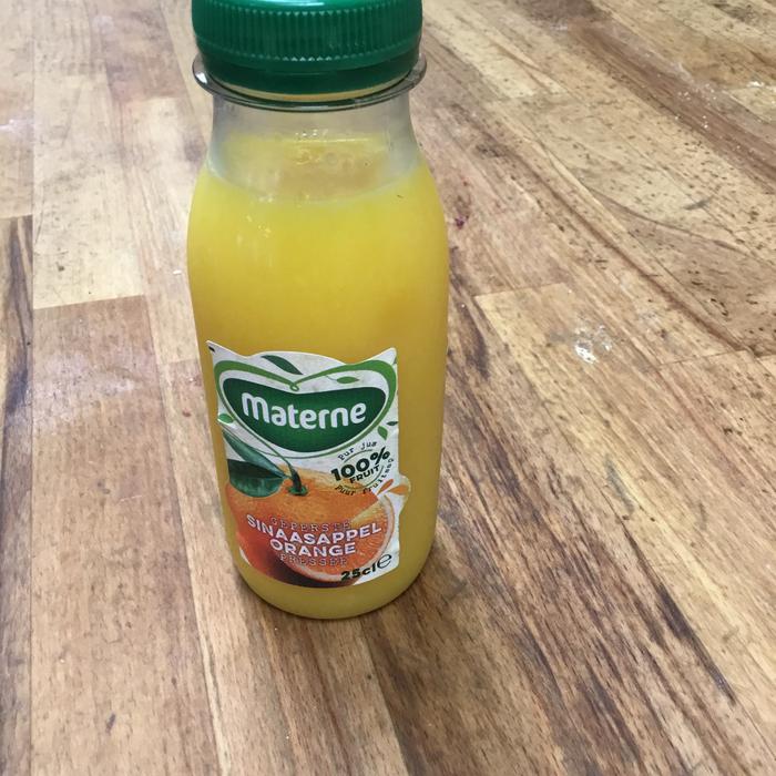 Flesje sinaasappelsap