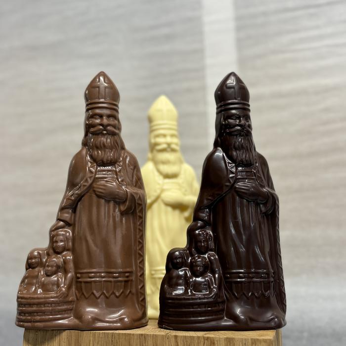 Sinterklaas 18cm (wit, melk of puur)